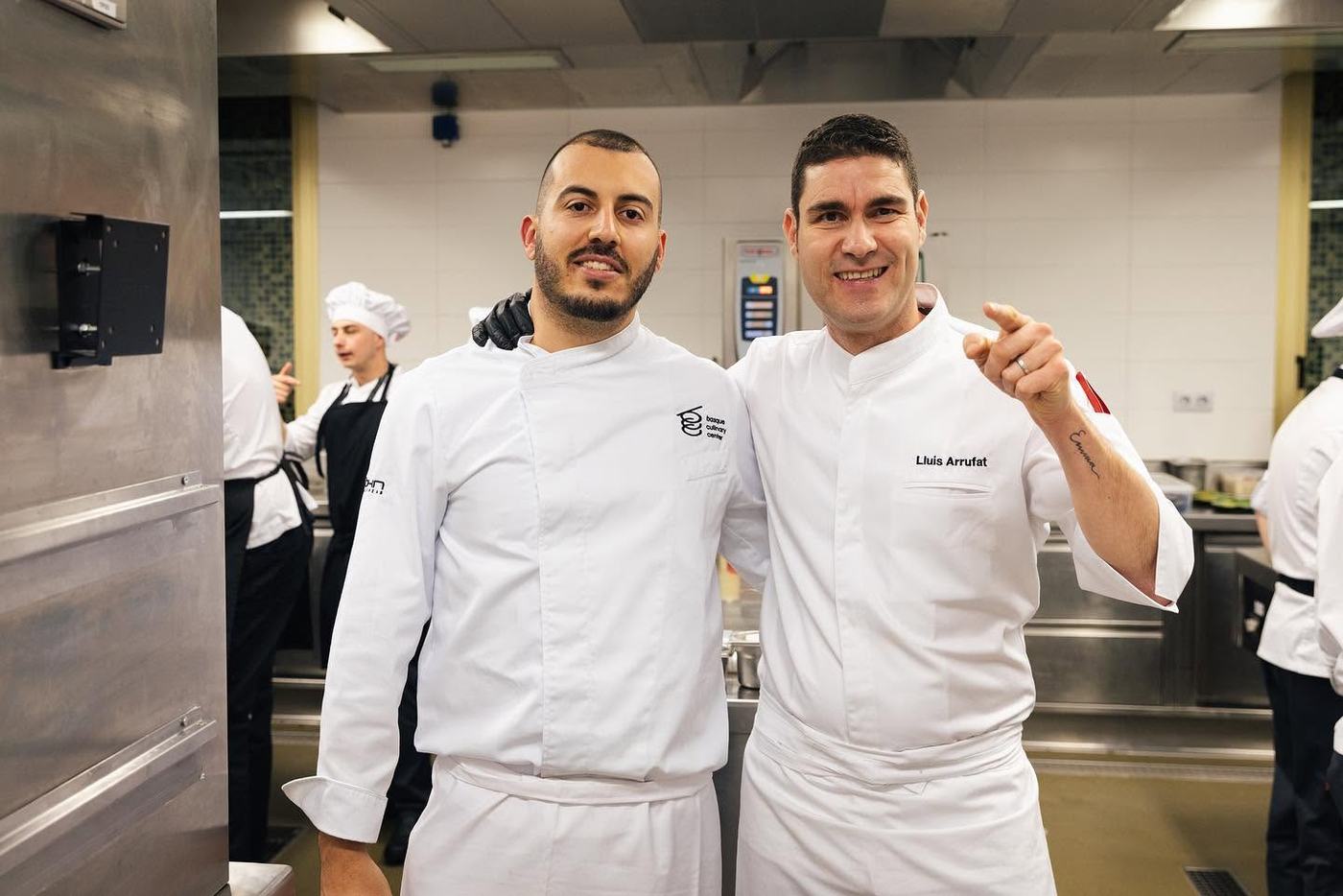 Ismael Hernández Cassese con un chef en el Basque Culinary Center