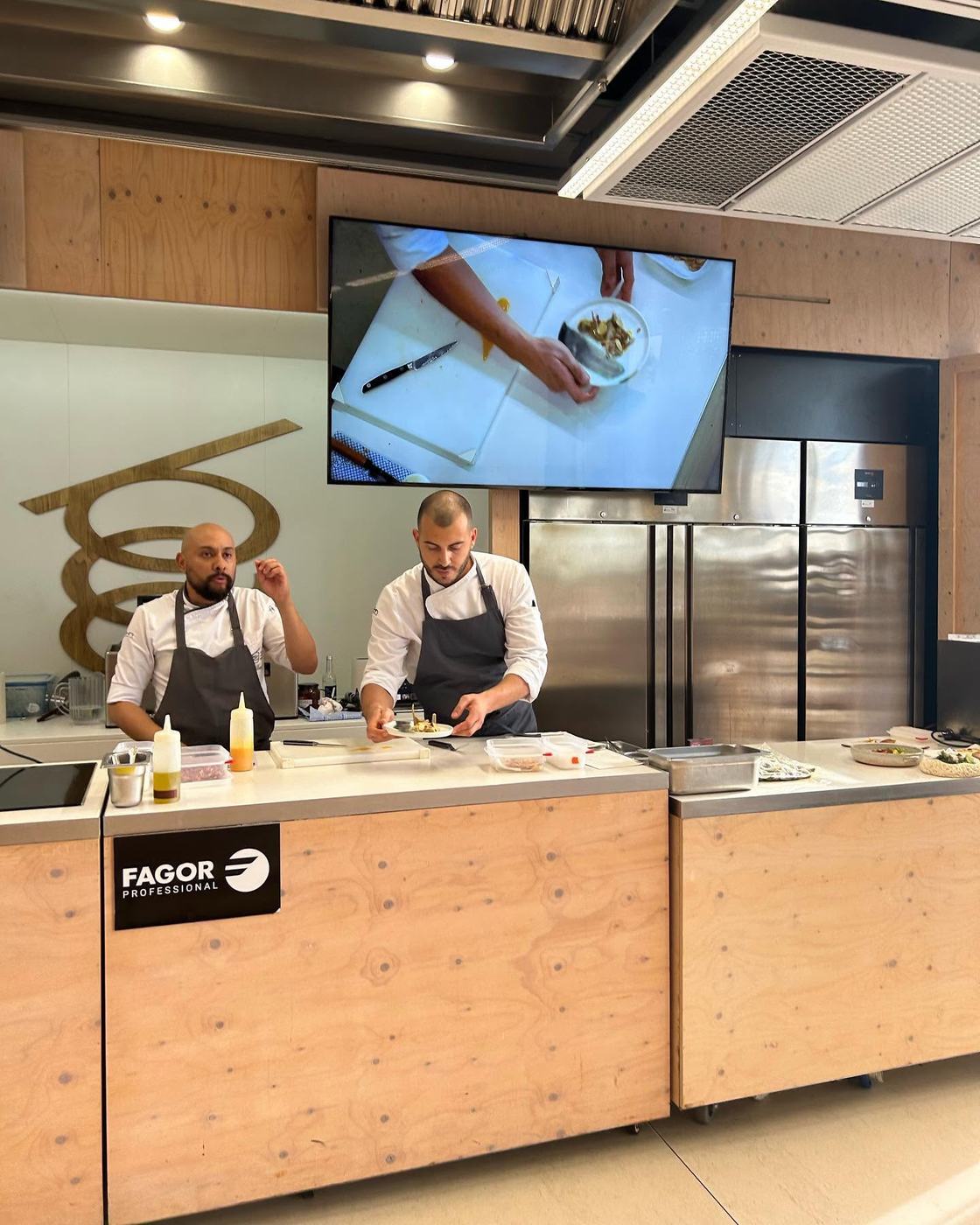 Showcooking en una cocina abierta