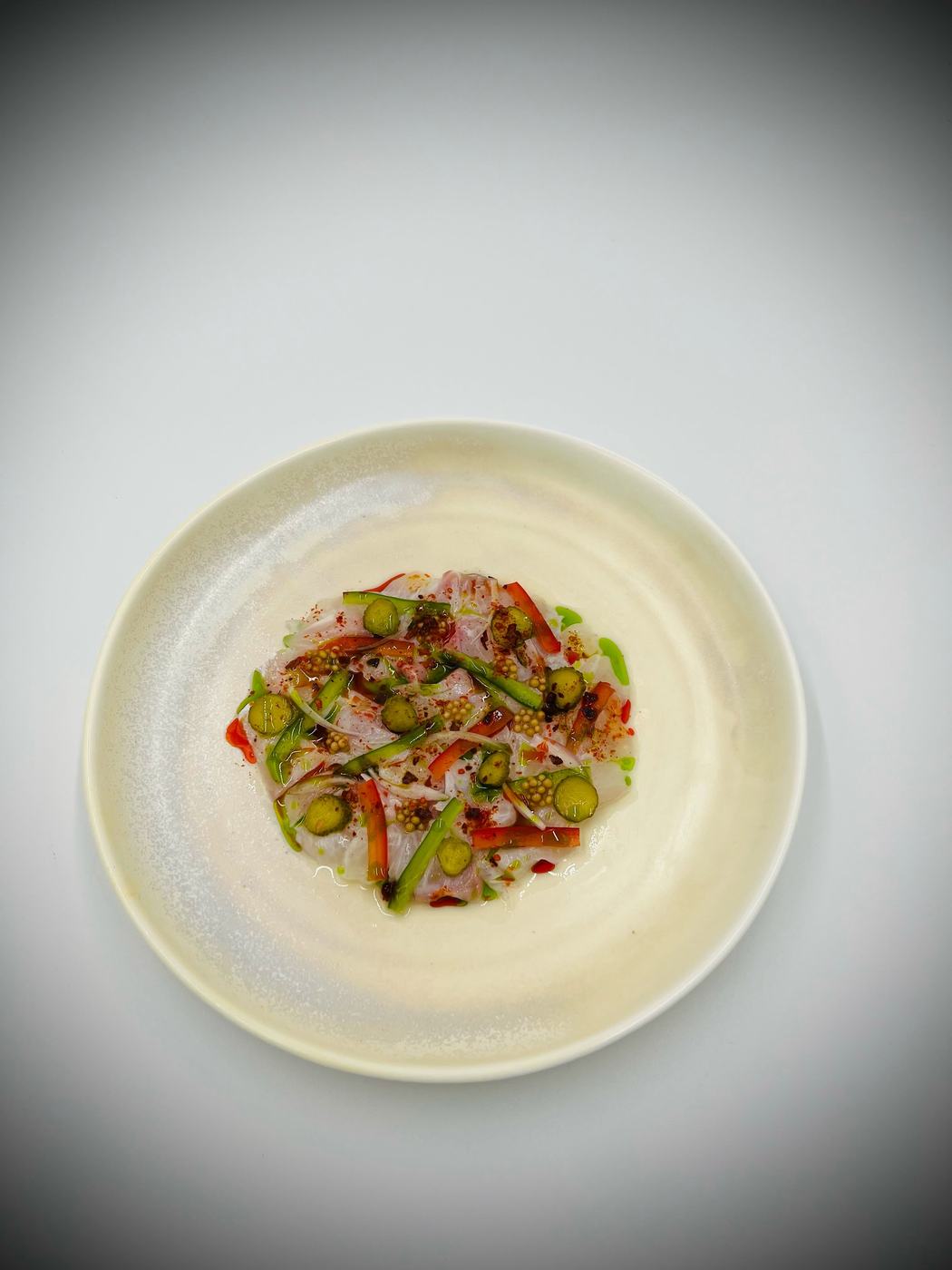 Tartar con verduras crujientes
